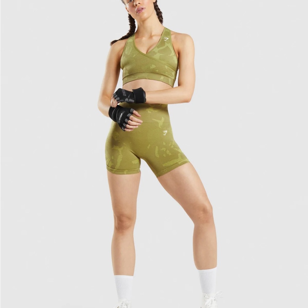 Set - ADAPT CAMO SEAMLESS SPORTS BRA and SHORTS